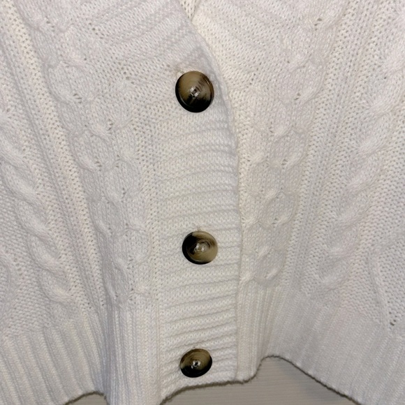 🌷Cozy Button-Up Knit Sweater!🌷 - Picture 3 of 4